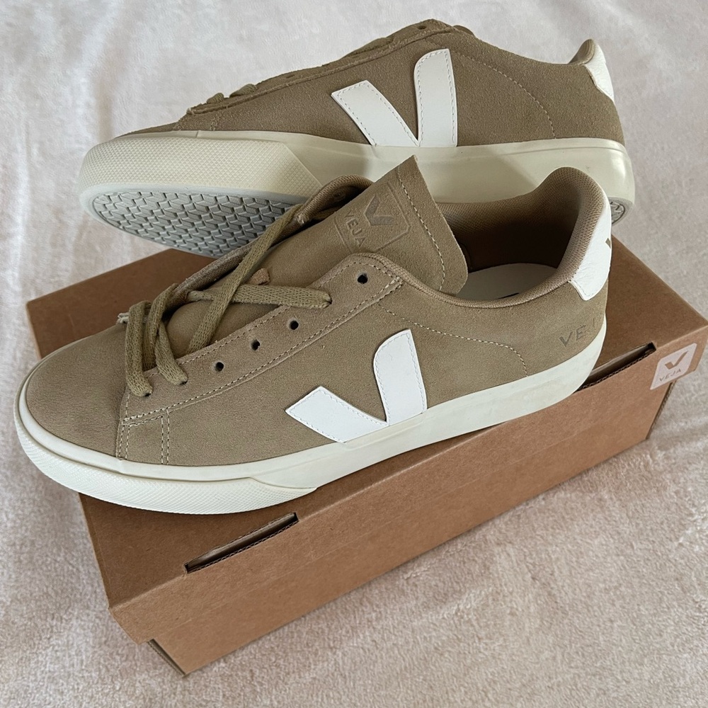 Women’s VEJA suede sneaker. Size 39 (US 8)